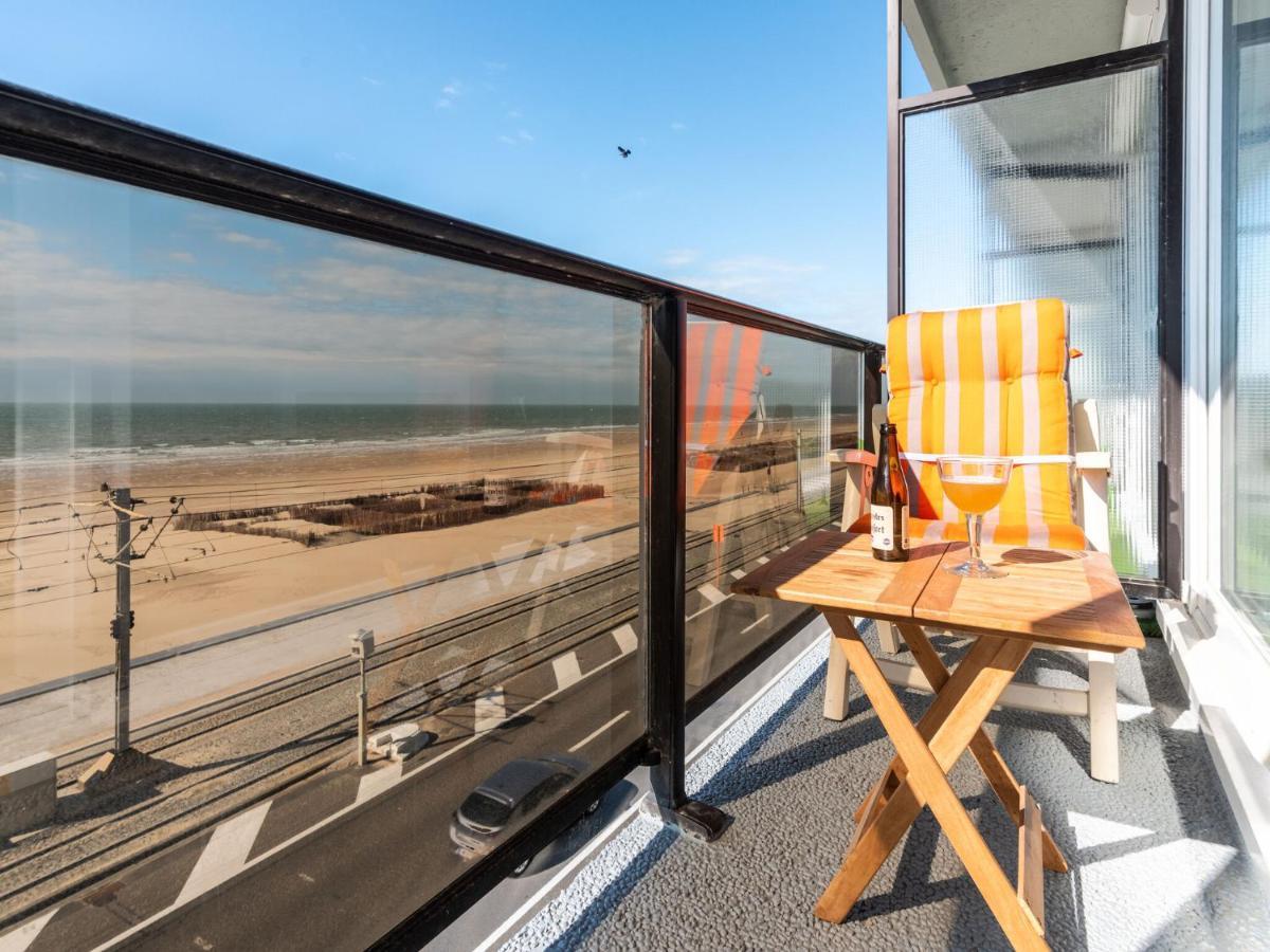 Contemporary Apartment In Oostende With Balcony Exteriör bild