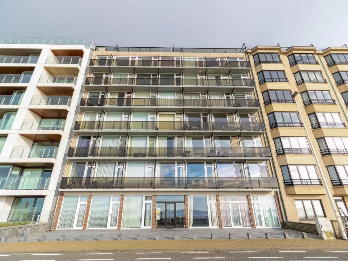 Contemporary Apartment In Oostende With Balcony Exteriör bild