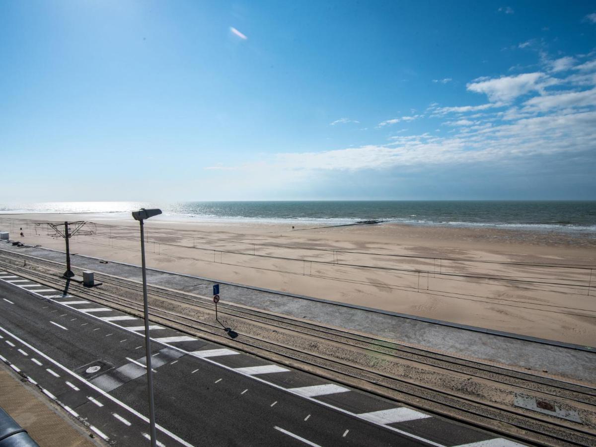 Contemporary Apartment In Oostende With Balcony Exteriör bild